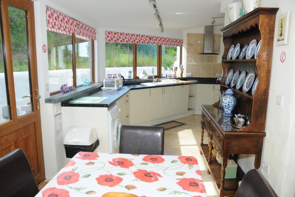 Ty-Hapus Cottage Jordanston Dış mekan fotoğraf